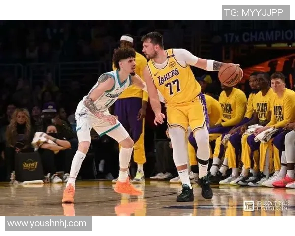 默里一步过掉东契奇 轻巧挑篮打板命中